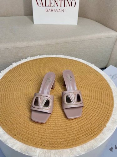 顶级版-真皮底Valentino Garavani Vlogo Cut-Out 25最新经典百搭V扣拖鞋 出厂 ────── 面料：顶级小牛皮 ────── 内