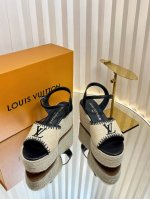 Lv 路易威登 25春夏新款 顶级版本原版一致 专柜主打最新款 Lv X Tm村上隆联名款麻绳坡跟凉鞋 硬货上新 代购级别 高级感十足 国内外博主刷爆的一款 复