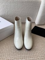 Celine 赛琳 24ss秋冬新品 粗跟 短靴 塞琳这一季好看的款式真的是很多 比如这款军靴就很机车风 重点夸夸靴筒设计 完全不挑腿型 上脚秒变大长腿，超级显