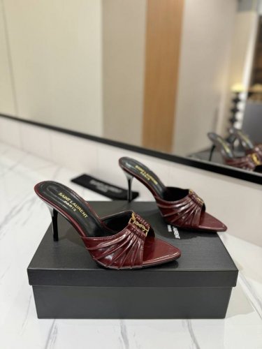 出厂价pp Ysl Saint Laurent* 夏季新品 金属头优雅大气高跟凉鞋 2025全新春夏系列后带方扣高跟凉鞋 尖头高跟拖鞋淡淡的夏日里怎么少得了一双