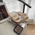 出厂： Louis Vuitton 路易威登2025顶级专柜 官网上新 顶级首发 Lv 25Ss 牛仔布平底拖 Lv拖鞋 Louis Vuitton 小红书最新