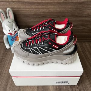 590 顶级版本Moncler盟可睐Trailgrip网布系带圆头低帮运动休闲鞋绿色。 码数：36-46码 编码: I10974M00010M2670 全套得物