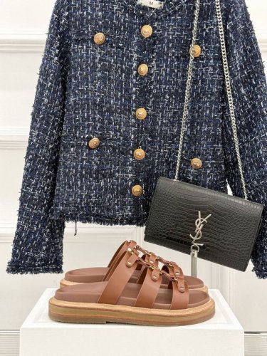 厂价 celine 赛琳经典春夏新品 凯旋门懒人拖鞋 Go 材质 面料采用进口胎牛皮 内里垫脚均为牛皮 原版牛筋大底真皮沿条 原版开模五金扣 码数: 35-39