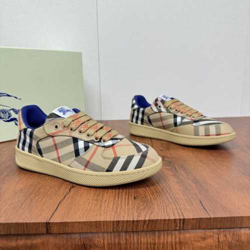新品上架 格纹 Terrace 运动鞋 Burberryi 终于来了 酷 飒 全新露台休闲运动鞋 巴宝莉 Burberry 经典原素 超舒服的鞋子 骑士蓝色防滑