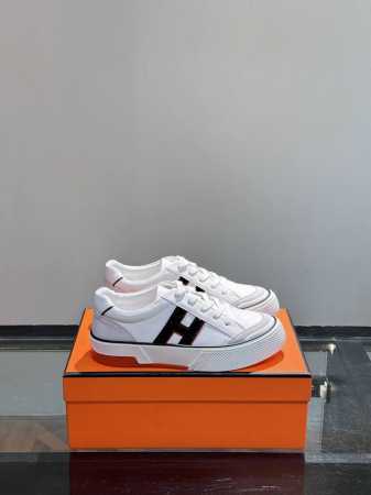H 爱马仕高端奢品，男士低帮厚底休闲运动鞋，牛皮打造，精品级别，打造现代都会风格！进口小牛皮内里，柔软舒适 ，TPU大底轻便舒适，精品级别！ 元 Size：38 - 点击图像关闭