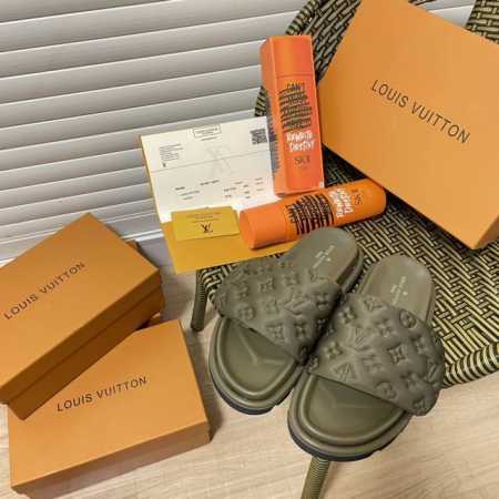出厂 Louis Vuitton 路易威登专柜 顶级首发 八色发售 Lv印花魔术贴拖鞋 官网同步 时尚穿搭 明星同款 原标 原盒 正确版本 定制印花鞋面 内里真 - 点击图像关闭