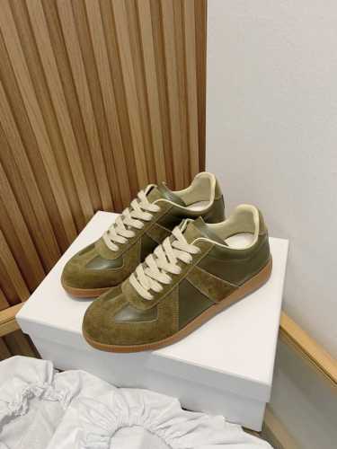 马吉拉男女情侣款经典德训鞋 马吉拉最最舒服的德训鞋～复古感满满～随便穿搭就可以很高级～上脚非常轻便～超级舒服透气～最重要不累脚~不磨脚～日常出行～不挑任何场合喜