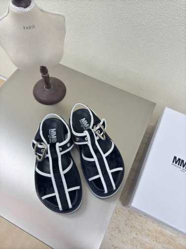 Mm6 Maison Margiela 天鹅绒 材质 包边设计 大热时尚风格 黑色定倒天鹅绒材质 Mm6 Maison Margiela的实验性从功能主义的解构