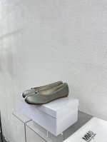 平底分趾单鞋 Mm6 Maison Margiela 超经典 鞋柜必备单品 炒鸡减龄 大热时尚风格 银灰色真丝材质面料 小羊皮 原版麻布材质内里 Mm6 Mai