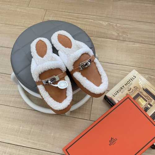 橙子出厂价 HERMES 爱马仕 秋冬新款 银扣加绒毛半拖 秋冬新品 明星同款 小红书推荐种草 原版开模 代购版本 进口羊羔毛+小羊皮 垫脚小羊毛 私膜真皮大底