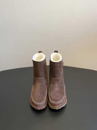 顶级品质 Birkenstock ss24 new arrival～ 2024秋冬新款羊毛靴 简约大方的设计！马克线点缀，时髦又百搭！ 羊毛里衬非常的保暖，穿上 - 点击图像关闭