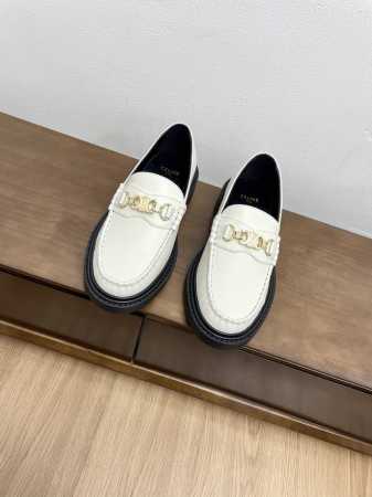 顶级版本2024新款 Celine 赛琳经典英伦复古学院风乐福鞋 极简主义风格 很精致的一款小皮鞋，超级修饰腿型 最重要的是百搭好看。春秋搭配裙子裤子或者小西装 - 点击图像关闭