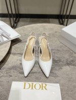迪奥Dior 早春新款 尖头慕勒拖女拖鞋 明星同宽CD字母logo高跟凉鞋 市面顶级高端版本 材质：鞋面采用进口混种羊皮+水染羊皮内里 垫脚意大利真皮大底 跟高