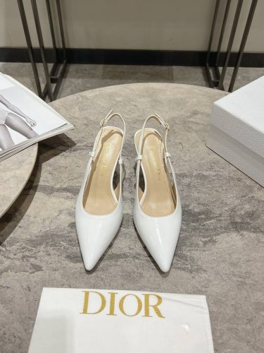 迪奥Dior 早春新款 尖头慕勒拖女拖鞋 明星同宽CD字母logo高跟凉鞋 市面顶级高端版本 材质：鞋面采用进口混种羊皮+水染羊皮内里 垫脚意大利真皮大底 跟高
