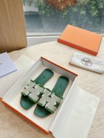 G033高端品质H家 2025春夏新款 Hermes爱马仕H 纯钢Kelly锁扣拖鞋一字平底真皮外穿凉鞋女扣平底金属银扣真皮拖鞋女鞋 鞋面：进口进口牛皮 内里：