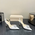 出厂 独家顶级版本 小众品牌Mach&Mach2025Vs新款单鞋系列 尖头花钻扣单鞋 又美又嗲、珍珠蝴蝶结加缠绕式设计让你在人群中一眼出挑 搭配任何一件Bli