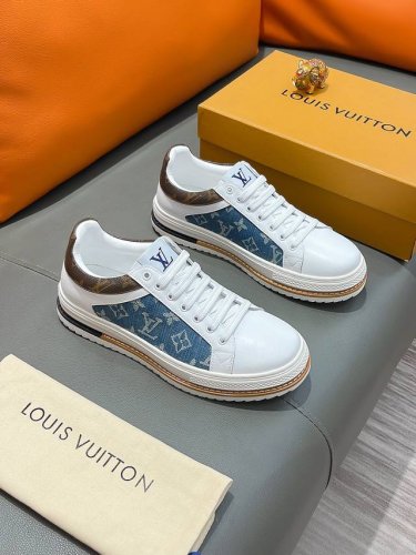 商品名称：Louis Vuitton 路易 威登 正规码数: 38-44 休闲鞋 商品材料：精选 牛皮鞋面，柔软羊皮垫脚；原厂大底。