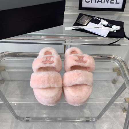 Chanel 新款毛毛拖鞋 柔软蓬松的毛毛 增高显腿长 秋冬搭配袜子休闲又慵懒 进口澳洲真羊毛 手感细腻柔软丝滑 原版开模橡胶底 Size：35-39 40 4 - 点击图像关闭