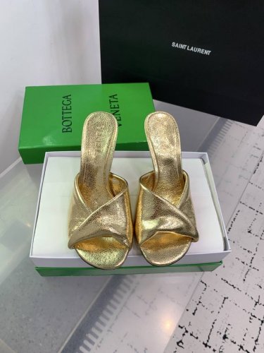 Bottega Venetabv Blink系列高跟凉拖鞋 Ins 小红书巨多网红明星上身 真的太美了高级穿着又仙女 简约时髦又有设计感而且非常非常好穿 特别是