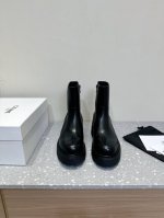 CELINE塞琳 24 秋冬新款杨幂同款 短靴 凯旋门英伦风短靴 简约大气时髦 耐看不过时 是时尚圈永不退潮的经典所在，复古的英伦风格，让你穿出不一样的气质对