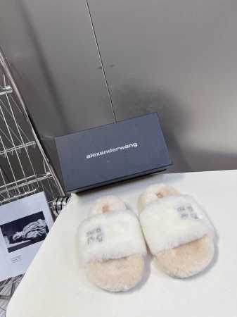 Alexander wang 亚历山大王羊毛拖鞋 太好看了～很难不爱！ BLING BLING秋冬毛毛拖 露腿神器，没有比大王更懂女人心了 要闪更要美 搭配袜子 - 点击图像关闭