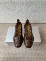 春霞新款27Quai 25Ss 走秀款德训 拳击鞋 休闲鞋 设计理念源于拳击鞋和芭蕾舞鞋两者的结合，动感而柔美～体现了纯正的运动元素和混合的魅力 从柔和的粉彩到