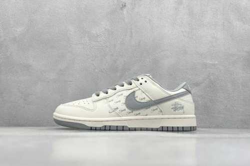 400 現貨 终端放店 Xc版 Nk Sb Dunk Low 斯图西联名 浅灰拉丝勾 周年高端定制 低帮休闲板鞋 #定制鞋盒 大厂纯原品质出货 超高清洁度 皮料