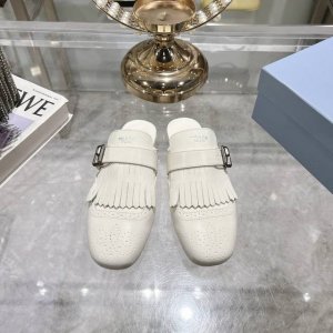 出厂 男款10情侣款 Prada 普拉达 25Ss春夏走秀新款流苏复古乐福鞋单鞋 这款鞋履着意呈现经典与复古格调，兼具阳刚气质与柔美风情，形成二元对比，彰显Pr