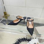 Jimmy Choo 吉米周夏季新款钻带烫钻高跟半拖凉鞋，原版套楦，完美的线条，简约大气上脚显气质粗跟舒适百搭，还能拉长双腿显高显瘦显腿长，Jc最擅长的女生甜美