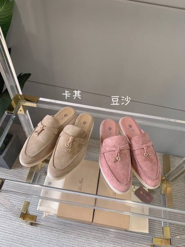 Loro Pian* LP万年经典款半拖鞋 简约时尚 脚感超级舒适 一天可以暴走两万步的鞋子 超级百搭款！ 原版购入开发 顶级品质！ 鞋面原版麂皮 进口胎皮里