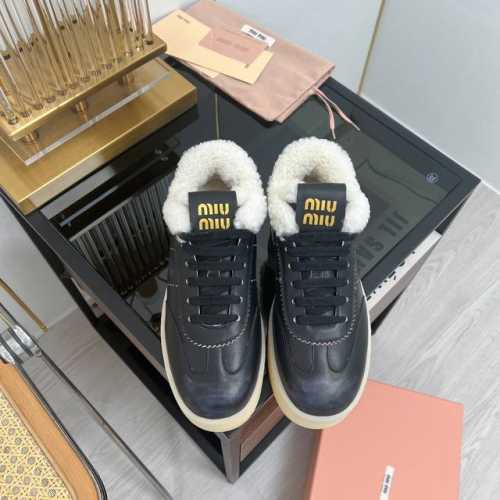 MiuMiu缪缪 2024 miu家2024春夏新品 专柜最新爆款檫色毛毛休闲鞋系列 时尚 简约高级 随意搭配 上脚非常轻便舒适 今年主推款 时尚 简约高级 随