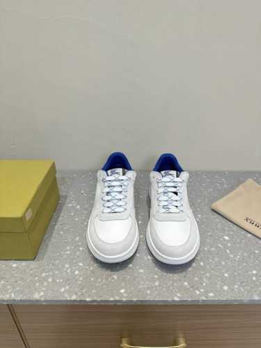 皮面 限男款 Burberry巴宝莉Box系列 格纹 休闲 运动鞋 原版购入开发 做货 Box系列运动鞋 选用光滑小牛皮面料打造，点缀马术骑士徽标 EKD 压花