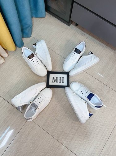 出厂价P Lv 男鞋高端品牌：官网1：1最新力作：鞋面采用意大利进口头层牛皮搭配特殊材料全真皮内里制作，让行走更加便捷舒适！独家新款，惊世之作 ！打造时尚个性衬