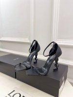 sain*Laurent 圣罗兰 2025春夏新品 Ysl字母跟一字带高跟凉鞋上新 顶级版Ysl超美的一款 恨天高 系列以全新的诠释方式首发 满满的高级感 时尚