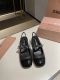 高品质 Miu Miu 2024夏季新款火爆款 全新超美链条装饰搭配 时尚淑女气质十足 双色拼接 又不乏美艳色彩外侧附带弹力象巾 上脚非常方便 鞋面:进口原版面