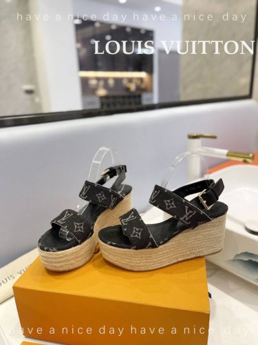 出厂 Loui& Vuitto&路易威登 法国代购新款驴牌 春夏首选 香港原版购入一比一开模 今年的款式比去年增加了老花原素 显得更为大牌 牛仔布面款 内里垫脚