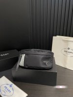 配盒 普拉达prada 尼龙腰包胸包 干干净净 简简单单 搭配休闲风的穿搭 舒适又有活力 尺寸：24*12