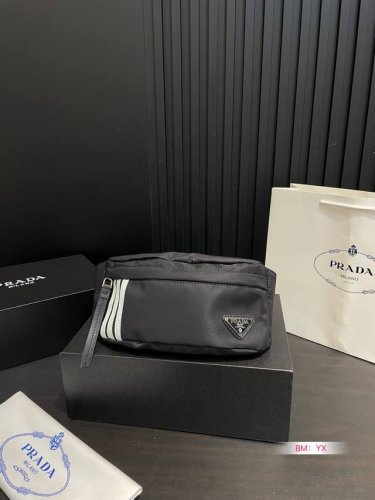 配盒 普拉达prada 尼龙腰包胸包 干干净净 简简单单 搭配休闲风的穿搭 舒适又有活力 尺寸：24*12