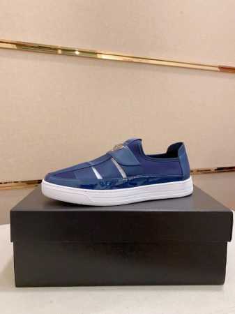 工厂价 新款1:1 Prada～普拉达 潮流新款上市 官网同款 专柜品质 原版搭配 精选头层小牛皮搭配弹力布面料。舒适透气羊皮内里 做工精细 用料上层 %纯牛皮 - 点击图像关闭