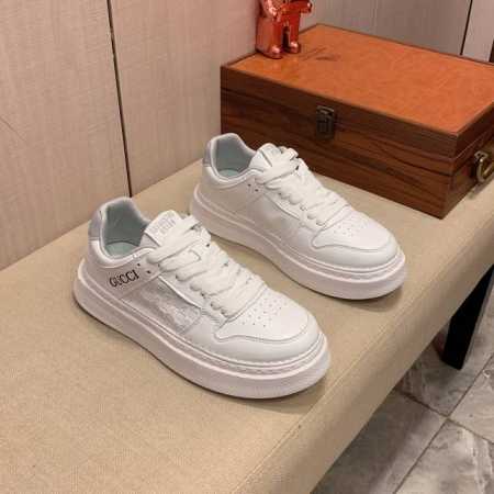 新款: 厂价: 古奇gucci* 最新爆款休闲鞋，顶端品牌奢侈～代购，顶级～质量。鞋面選用进口透气牛皮搭配材质透气垫脚 精细做工。原版个性时尚柔软橡膠耐磨防滑大 - 点击图像关闭