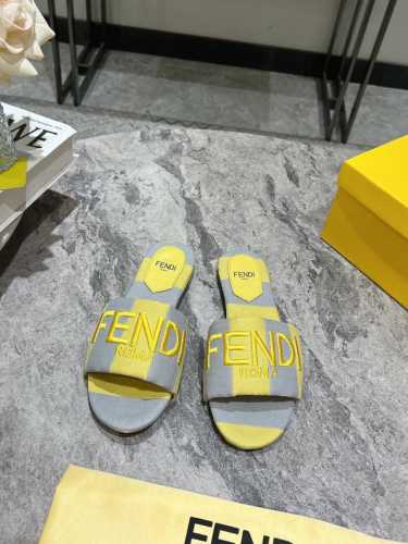 Fendi芬迪24夏日新款系列编织平底凉拖 全新力作来袭！经典爆款的懒人拖 顶级品质 舒适的脚感 欢迎对比 进口原版编织材质 内里垫脚采用山羊皮 原版真皮大底