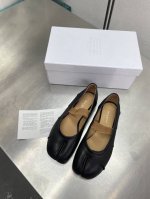 平底分趾捏褶单鞋Mm6 Maison Margiela 超经典 鞋柜必备单品 炒鸡减龄 大热时尚风格 黑色植柔羊皮+水染小牛皮里 Mm6 Maison Marg
