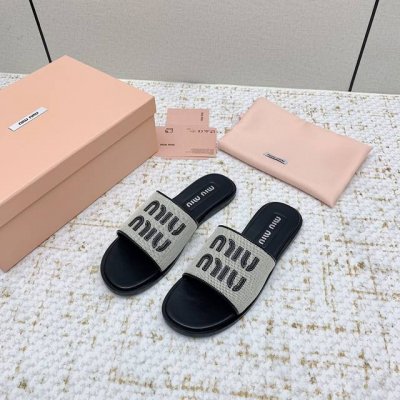 出厂 高版本 Miumiu2025Ss 春夏新款高跟底小羊皮拖鞋 顶级版本 Zp开发 原版拆卸 对版菱格纹 秒杀市面普通版本，Miumiu真的太少女啦！小羊皮超