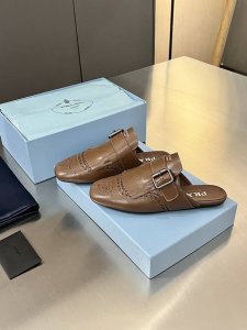 普拉达 Prada 2025春夏走秀款复古流苏半托鞋 时髦精的狂爱，走秀款整个鞋子采用原版1：1做旧工艺，鞋头采用复古镂空设计流苏点缀复古时髦感满满 后跟松紧带