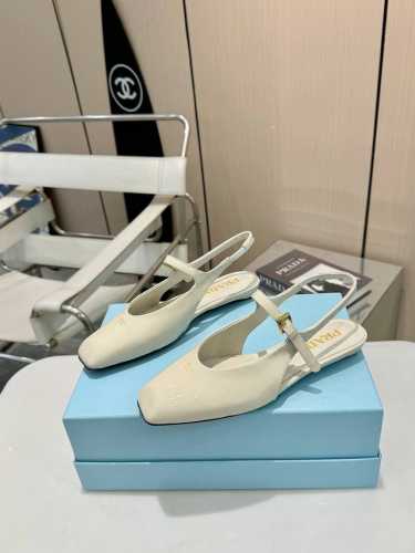 Prada普拉达顶级版本 2025重磅推出普拉达后空鞋，女人味十足的必入单品 PRADA早春T台走秀网红同款＂造梦不夜城＂，Prada能在重要场合上用得上了，小