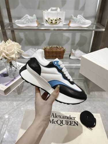 工厂价 Alexander Mcqueen 亚历山大麦昆 2024春夏男sprint运动情侣款 鞋侧面饰有时尚个性字母seal Logo标志 全皮压花工艺 内里