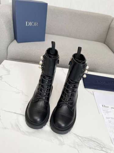 高版本出厂皮里 羊毛里 Dior*迪奥D家2024ss秋冬新品短靴，经久不衰的绑带短靴，彰显经典设计，市场顶级版本 采用柔软的牛皮制作，打造休闲又不失优雅的风格