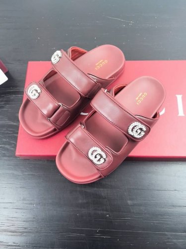 古驰新品魔术贴沙滩拖鞋 钻G扣皮面拖鞋 百搭M多裙子 裤子 网红搭配不同颜色袜子穿也超级洋气 size 35 39 40定做不退换