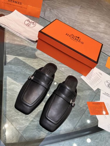 顶级产品hermes爱马仕新款真正的手工鞋，纯手工打造，必须收藏的单品！度假搭配神器！我们对精品的追求永远只要最好！不要将就！舒适及原创精神、不附和潮流、不刻意