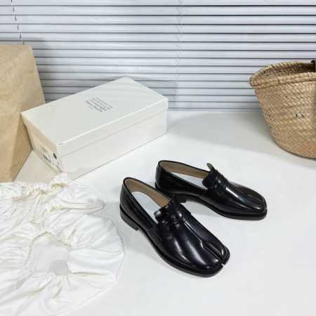 高品质出厂女460！男510！情侣款！Maison Margiel*Mm6经典分指凉鞋 春夏新品分趾甜美日系 交叉扣带玛丽珍鞋 百搭复古 甜咸 鞋面采用原版开边 - 点击图像关闭